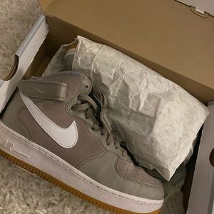 Air Force one mid (GS)